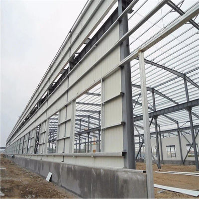 Baustellenwerkstatt mit Isolierung und Fenster aus Aluminiumlegierung