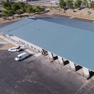 Produktions- und Verarbeitungswerkstatt für Stahlkonstruktionen mit Satteldach